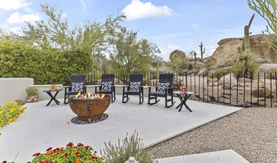 1018 N BOULDER Dr, Carefree, AZ 85377 - 3 Beds, 4 Bath