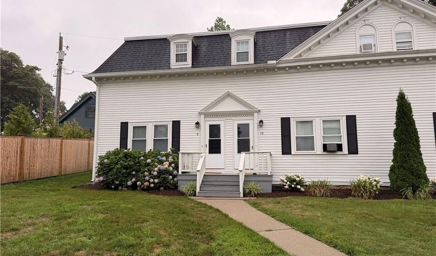 412 Bellevue Ave 9, Newport, RI 02840 - 2 Beds, 1 Bath