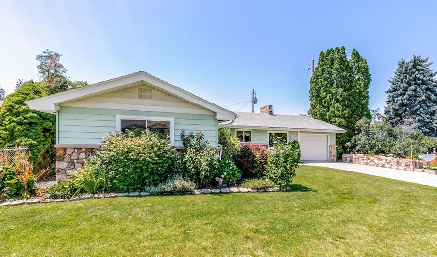 2202 Ellis Ave, Caldwell, ID 83605 - 3 Beds, 2 Bath