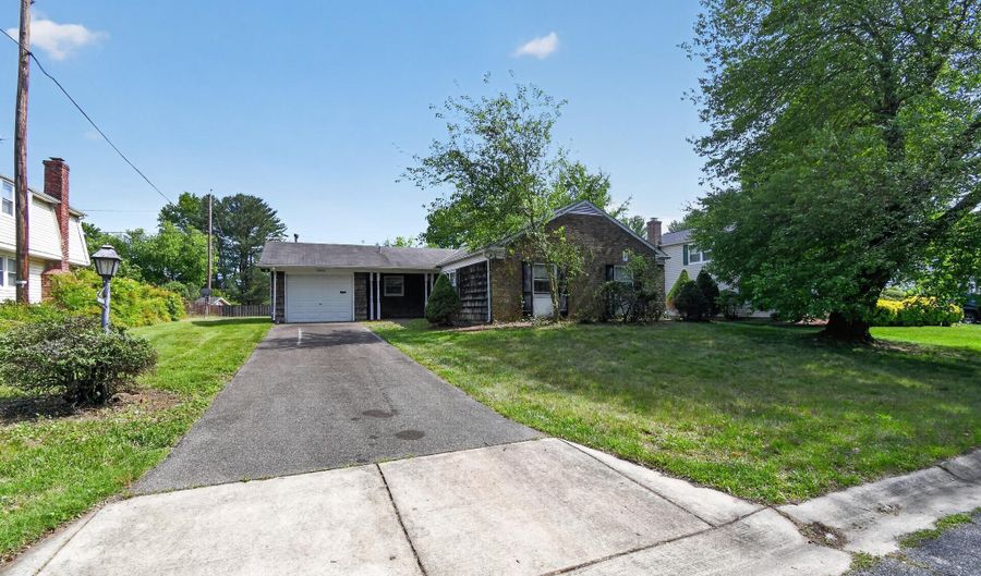 16109 POND MEADOW Ln, Bowie, MD 20716 - 3 Beds, 2 Bath