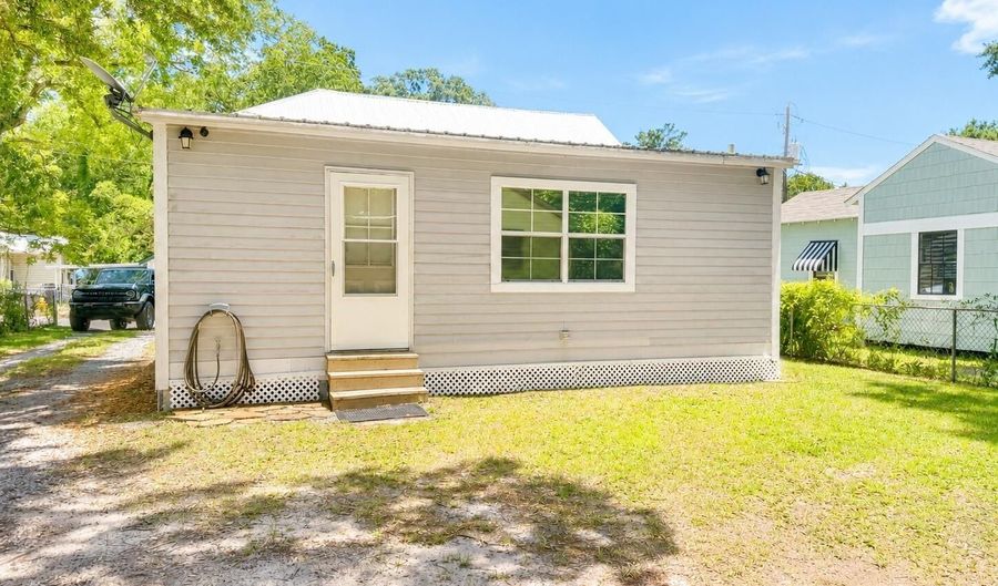 309 Seal Ave, Biloxi, MS 39530 - 2 Beds, 1 Bath