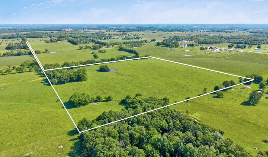 18519 Farm Road 2000, Aurora, MO 65605 - 5 Beds, 2 Bath