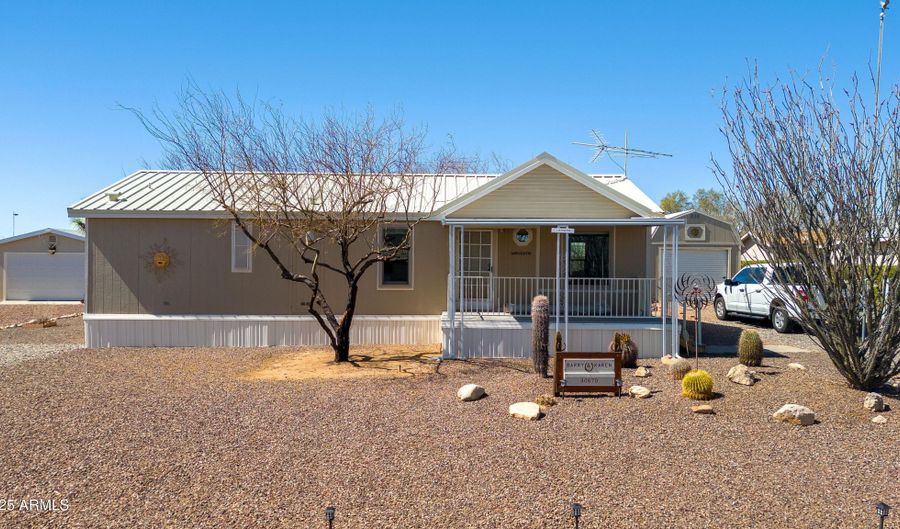 30670 S WANDERING Way 165, Congress, AZ 85332 - 1 Beds, 2 Bath