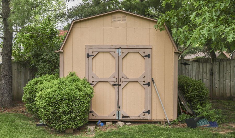 1640 Ridge Hill Ln, Indianapolis, IN 46217 - 5 Beds, 3 Bath