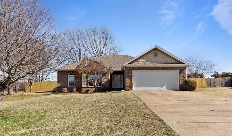 302 NE M St, Bentonville, AR 72712 - 3 Beds, 2 Bath