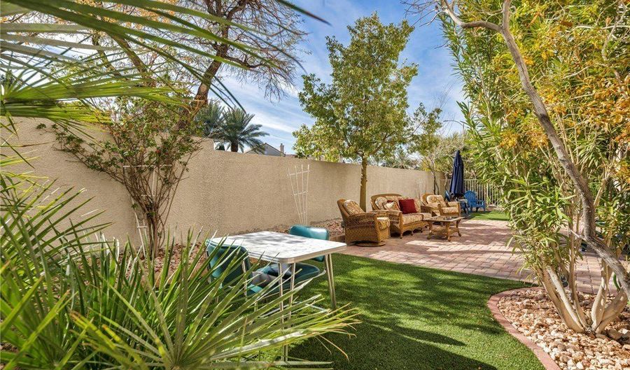 2107 Eaglepath Cir, Henderson, NV 89074 - 4 Beds, 3 Bath