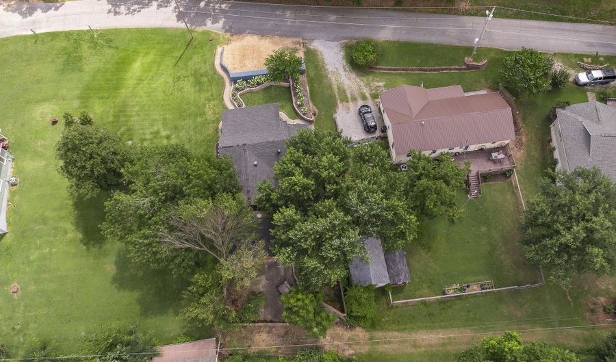 602 Patterson St, Anderson, MO 64831 - 2 Beds, 2 Bath