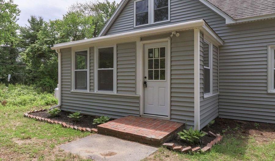 783 Hooksett Rd, Auburn, NH 03032 - 3 Beds, 2 Bath