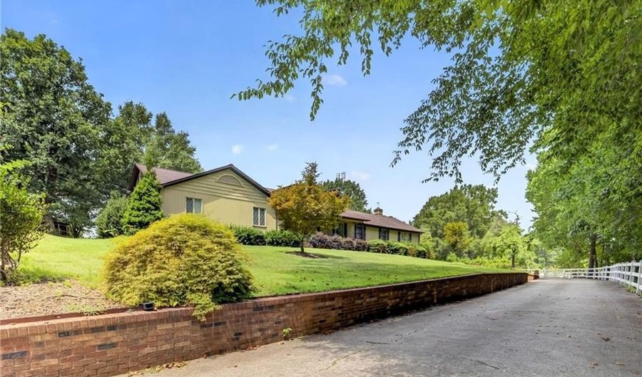 4262 NC Highway 49 S, Asheboro, NC 27205 - 3 Beds, 3 Bath