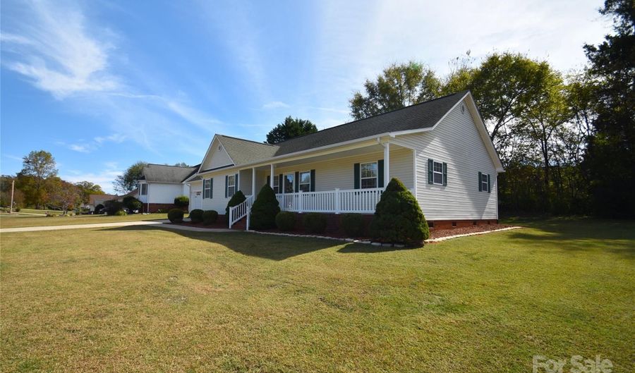 2702 Plantation Way, Albemarle, NC 28001 - 3 Beds, 2 Bath