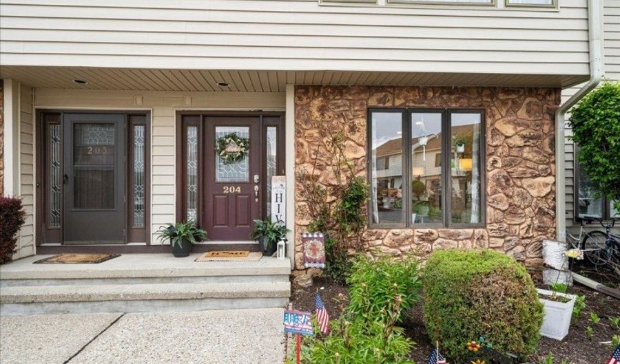204 Dakota Dr, Andover, NJ 07848 - 2 Beds, 2 Bath