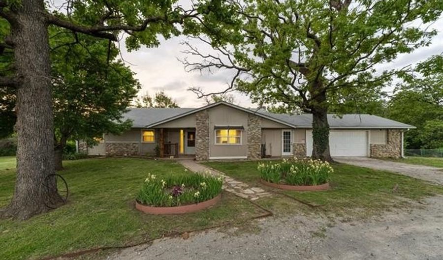 249 County Road 3309, Bartlesville, OK 74003 - 3 Beds, 2 Bath