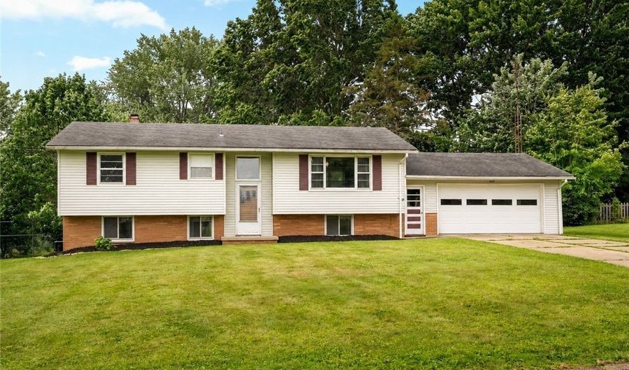 1450 Lambert St, Alliance, OH 44601 - 5 Beds, 2 Bath