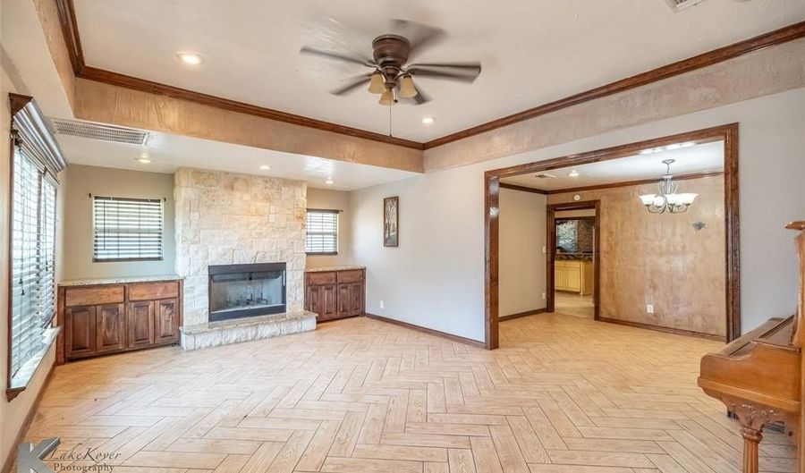 1718 S 12th St, Abilene, TX 79602 - 4 Beds, 3 Bath