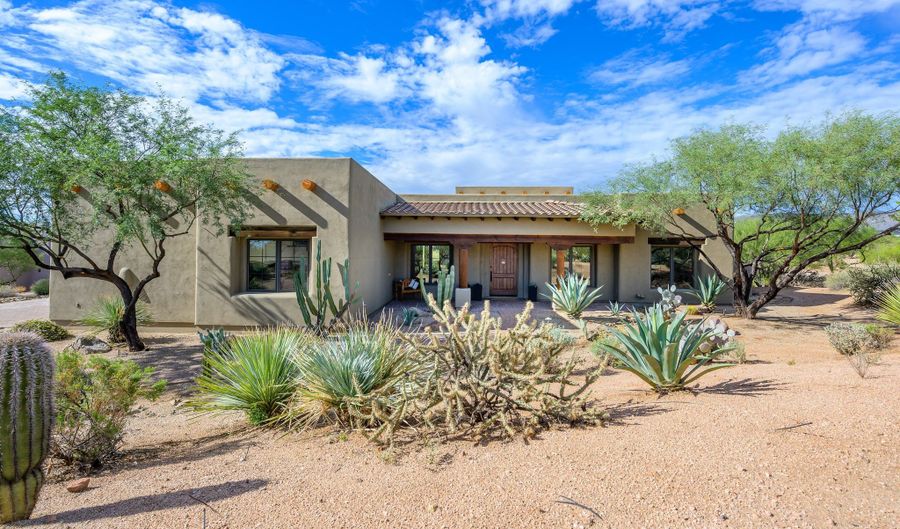8930 E CAVE CREEK Rd, Carefree, AZ 85377 - 3 Beds, 4 Bath