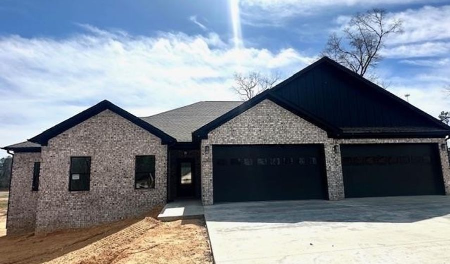 1001 Duke Dr, Bauxite, AR 72011 - 4 Beds, 2 Bath
