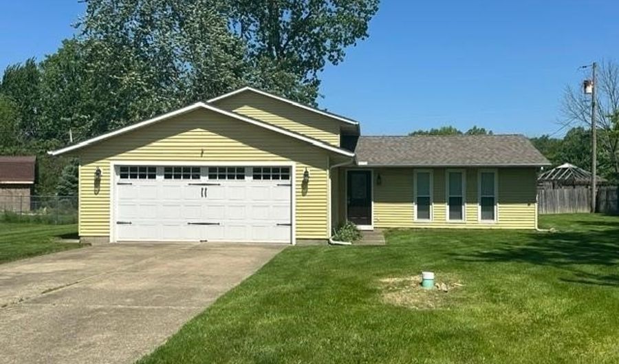 454 Oaknoll Dr, Amherst, OH 44001 - 4 Beds, 3 Bath