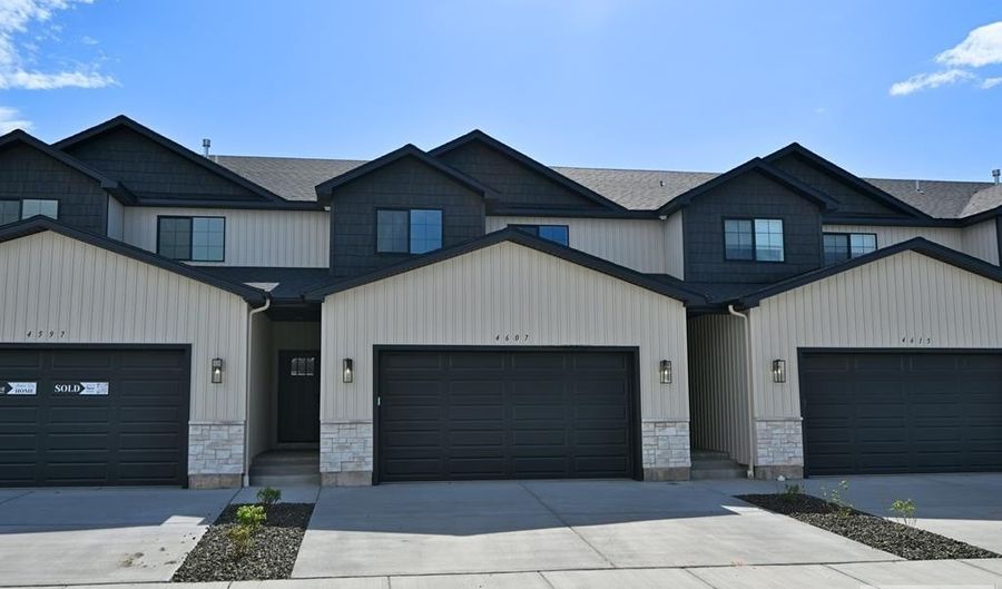 4607 Kapono Ct, Ammon, ID 83406 - 3 Beds, 3 Bath