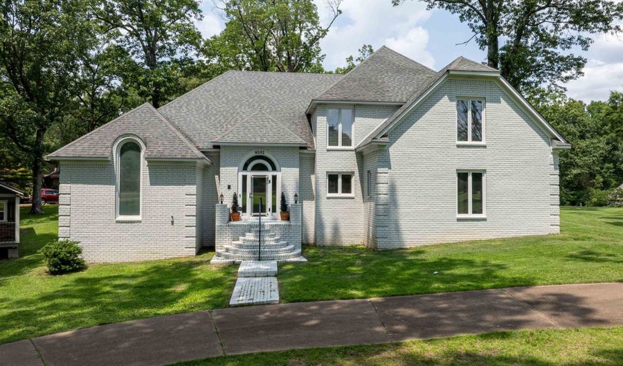 9202 DAVIES PLANTATION, Bartlett, TN 38133 - 6 Beds, 4 Bath