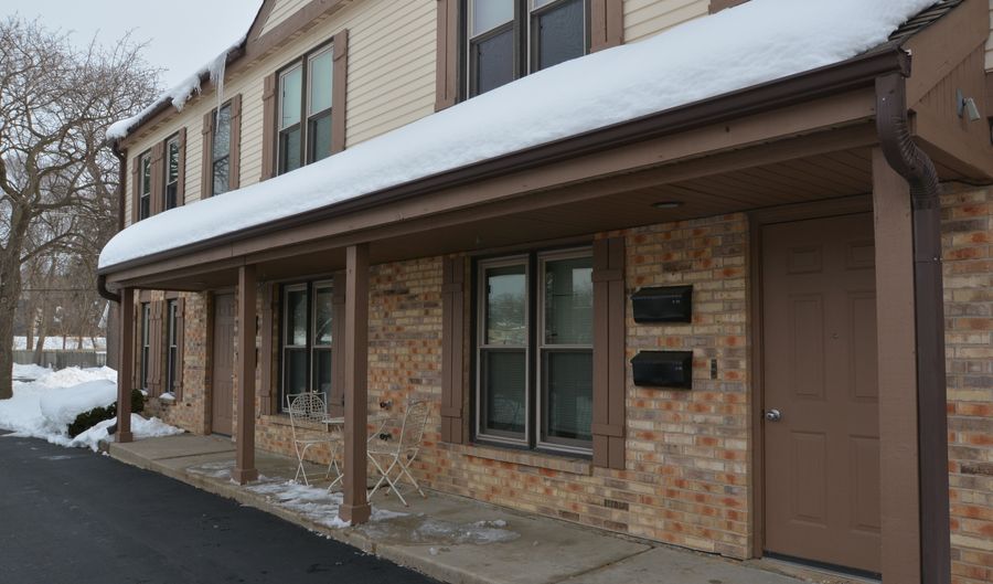 131 Newberry Ave 2S, Libertyville, IL 60048 - 2 Beds, 1 Bath