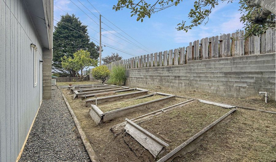 98603 CAMELLIA Dr, Brookings, OR 97415 - 3 Beds, 3 Bath