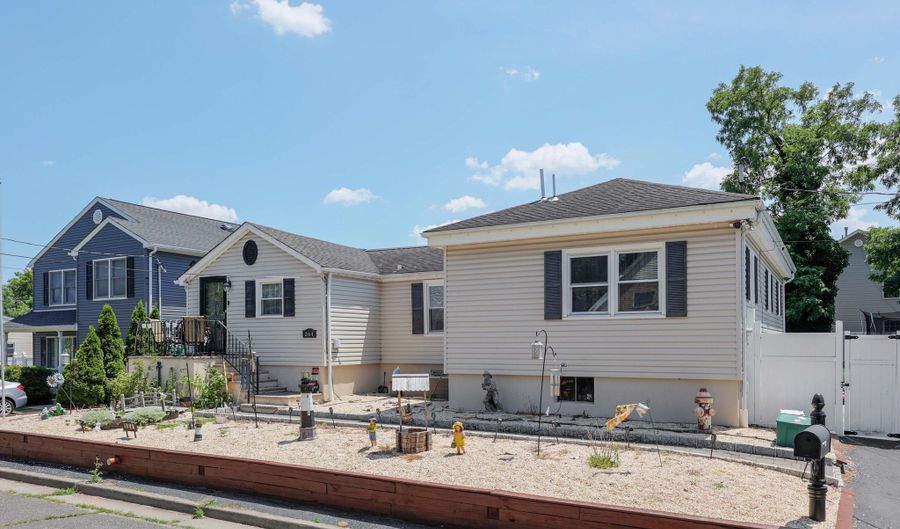 264 Linden Ave, North Middletown, NJ 07748 - 4 Beds, 2 Bath