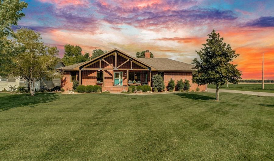 102 N Finch Ct, Andale, KS 67001 - 5 Beds, 3 Bath