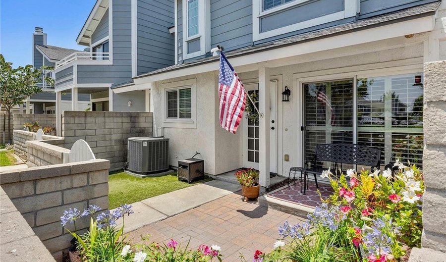 199 N Magnolia Ave D, Anaheim, CA 92801 - 3 Beds, 3 Bath