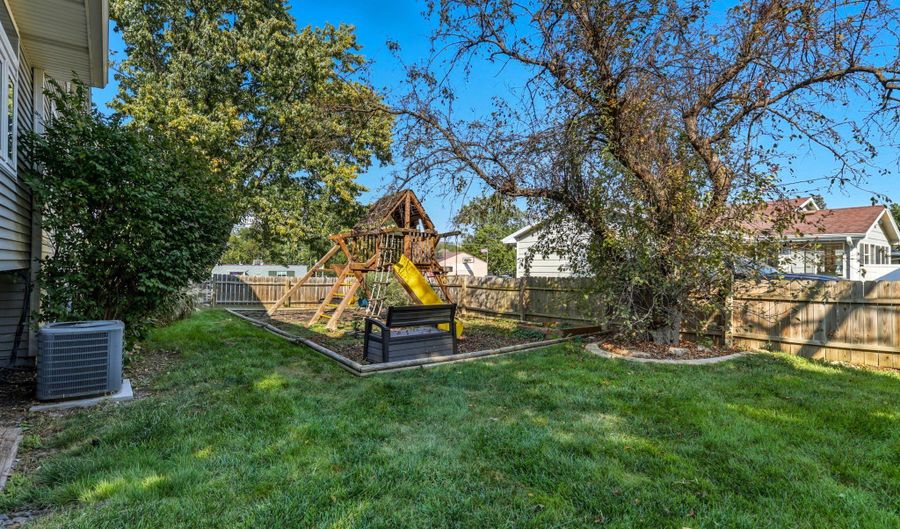 1519 Greene St, Adel, IA 50003 - 5 Beds, 2 Bath