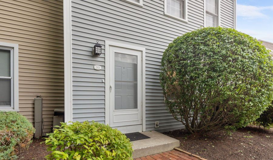 1 E Hayestown Rd 33, Danbury, CT 06811 - 3 Beds, 3 Bath
