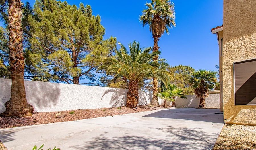 2105 Harbor Cliff Dr, Las Vegas, NV 89128 - 4 Beds, 3 Bath