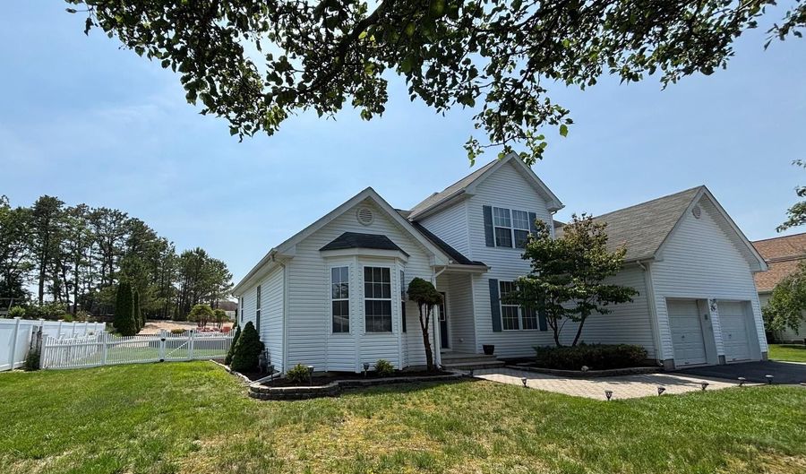 15 HANNAH LEE Rd, Barnegat, NJ 08005 - 4 Beds, 3 Bath