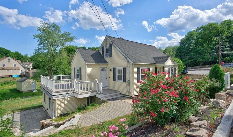 80 Stevens St, Andover, MA 01810 - 3 Beds, 1 Bath