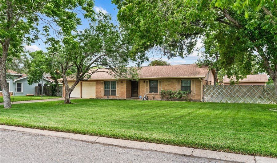 1333 Rose Dr, Alice, TX 78332 - 4 Beds, 2 Bath