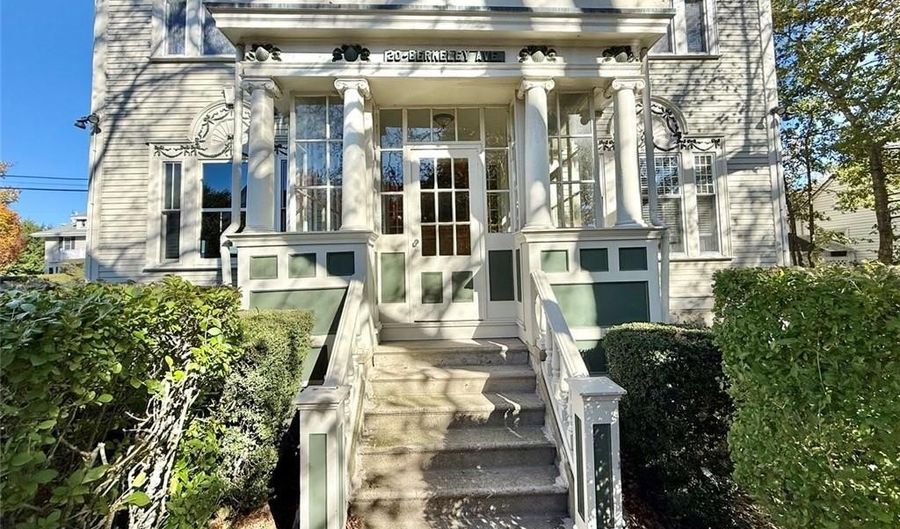 20 Berkeley Ave 3, Newport, RI 02840 - 1 Beds, 1 Bath