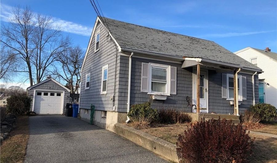 27 Norman St, Cumberland, RI 02864 - 3 Beds, 1 Bath