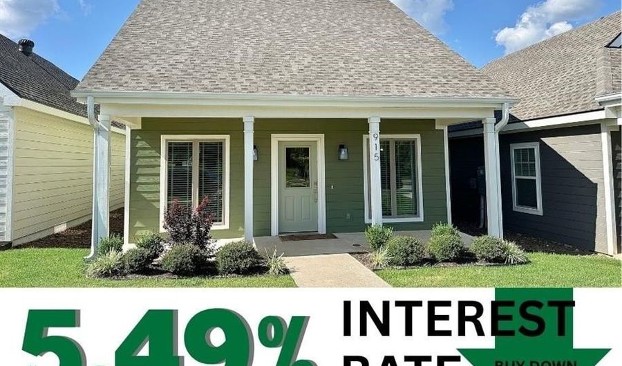 915 NE Heights Ln, Bentonville, AR 72712 - 3 Beds, 2 Bath