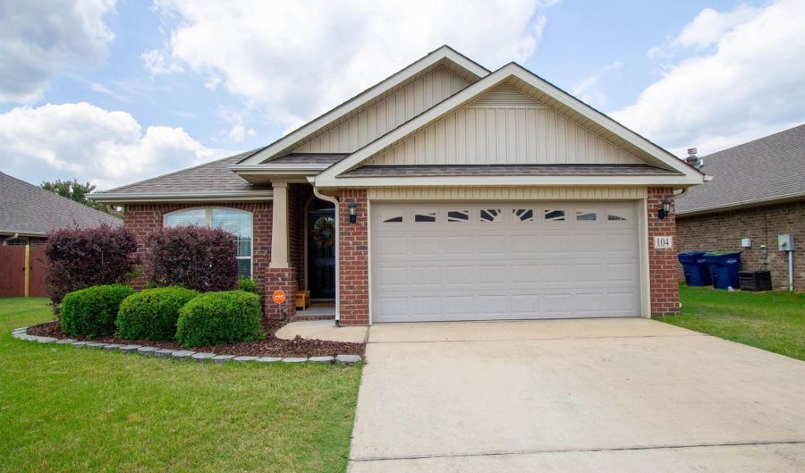 104 SOUTHFIELD Dr, Alabaster, AL 35007 - 3 Beds, 2 Bath
