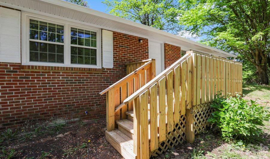 1007 N Fork Rd, Barnardsville, NC 28709 - 3 Beds, 1 Bath