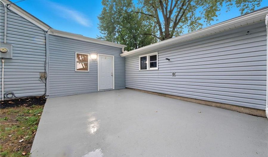527 Harrison St, Anoka, MN 55303 - 5 Beds, 3 Bath