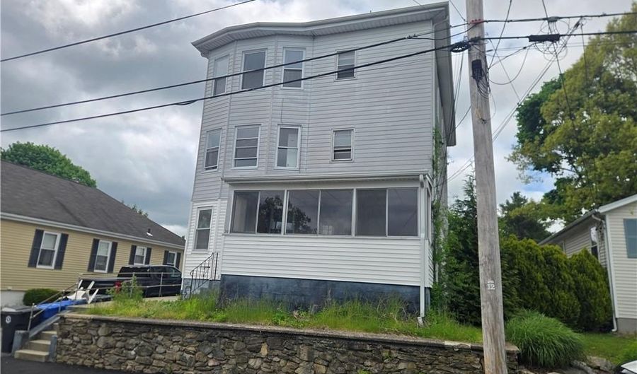 30 Cumberland St, Cumberland, RI 02864 - 9 Beds, 3 Bath