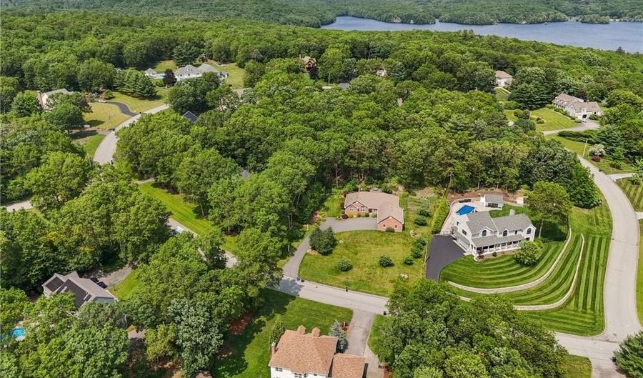 6 Jasons Grant Dr, Cumberland, RI 02864 - 4 Beds, 3 Bath