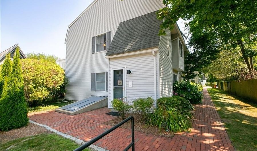 364 Bellevue Ave 5A, Newport, RI 02840 - 2 Beds, 2 Bath