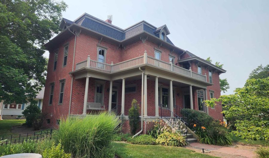 356 N Jefferson St, Berne, IN 46711 - 5 Beds, 2 Bath