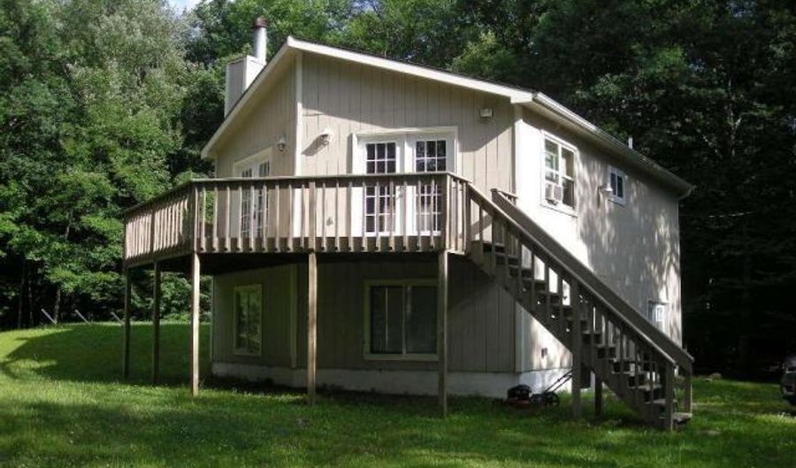 66 Navajo Trl, Albrightsville, PA 18210 - 2 Beds, 1 Bath