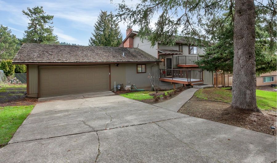 24520 SE STRAWBERRY Dr, Damascus, OR 97089 - 3 Beds, 3 Bath
