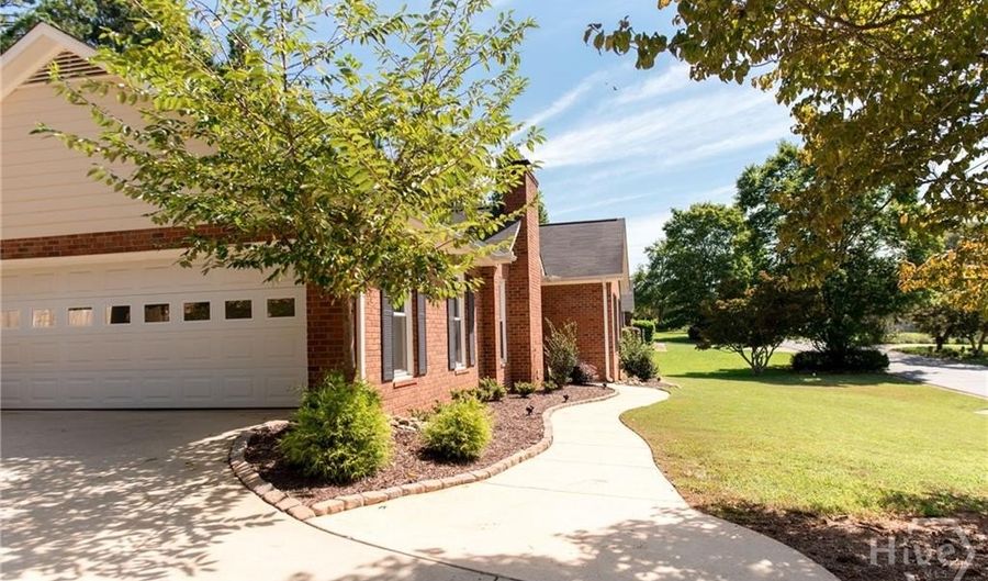 112 Meadow Creek Dr, Athens, GA 30605 - 3 Beds, 2 Bath