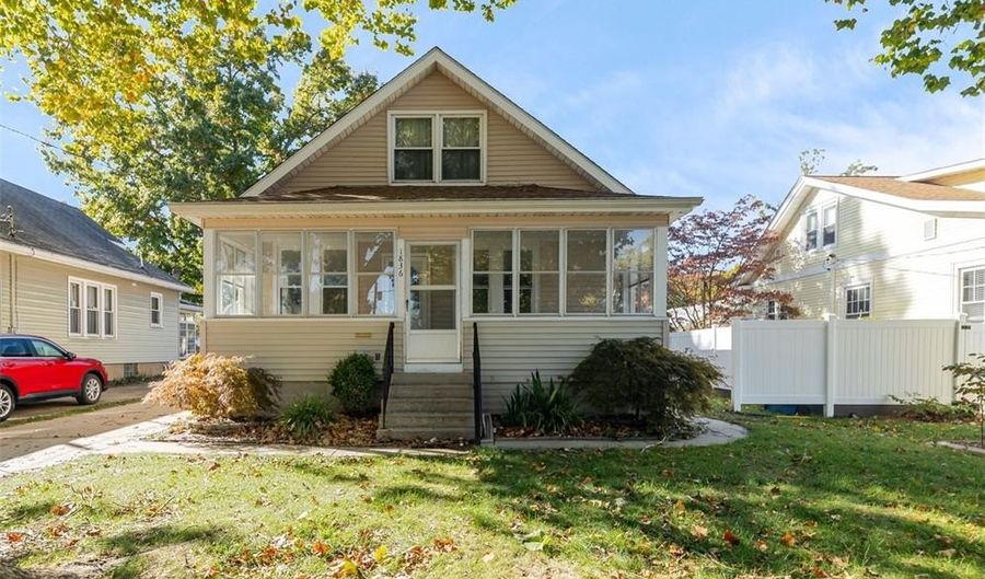 1836 Park Ave, Alton, IL 62002 - 2 Beds, 2 Bath