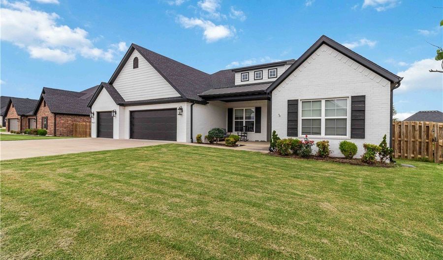 961 Osage View Dr, Bentonville, AR 72713 - 4 Beds, 3 Bath