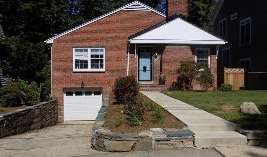 138 S ABINGDON St, Arlington, VA 22204 - 3 Beds, 3 Bath